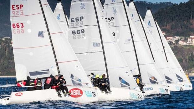«Abril Rojo» lidera las Winter Series de J 70