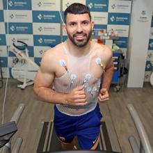 Agüero, pasando pruebas antes de fichar por el Barcelona