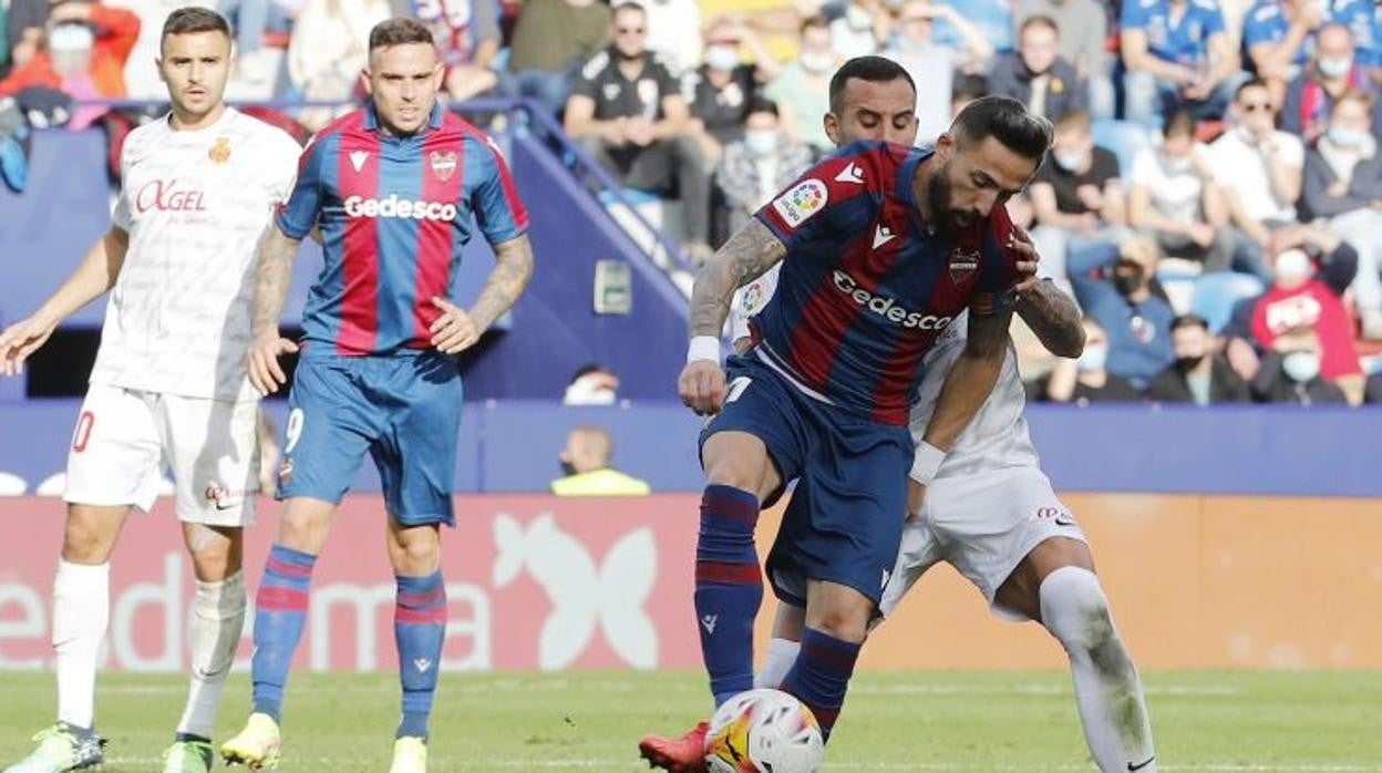 El Levante logra su primera victoria