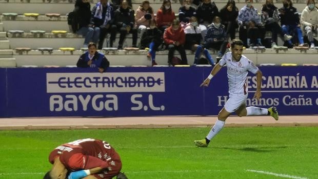 San Fernando - Cultural Leonesa: Un mal inicio apea a los isleños que solo aprietan al final (2-3)