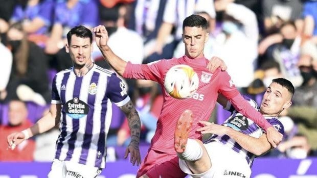 Un gol de Weissman alegra el año nuevo al Valladolid