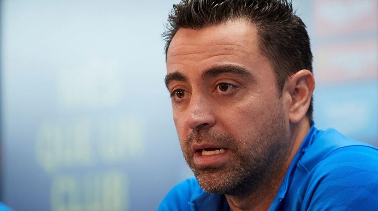 Xavi da explicaciones en rueda de prensa