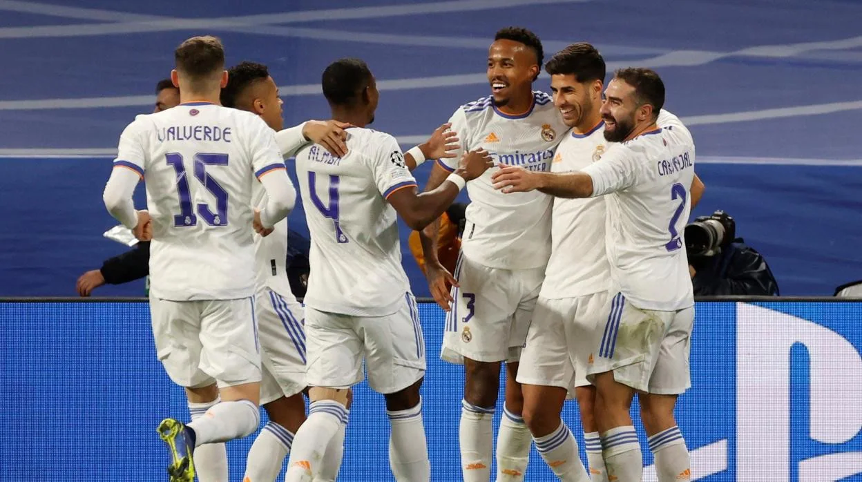 Los jugadores del Madrid, después del gol de Asensio ante el Inter