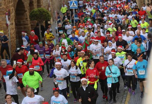 Imagen de una pasada edición de la San Silvestre Gaditana.