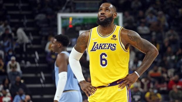 Las dudas vuelven a los Lakers pese al récord de LeBron James
