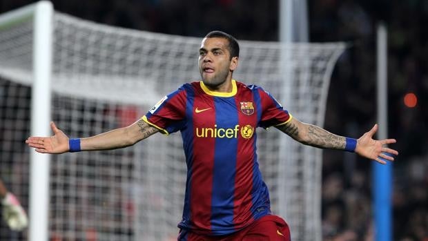 Dani Alves debutará mañana con la camiseta del Barça