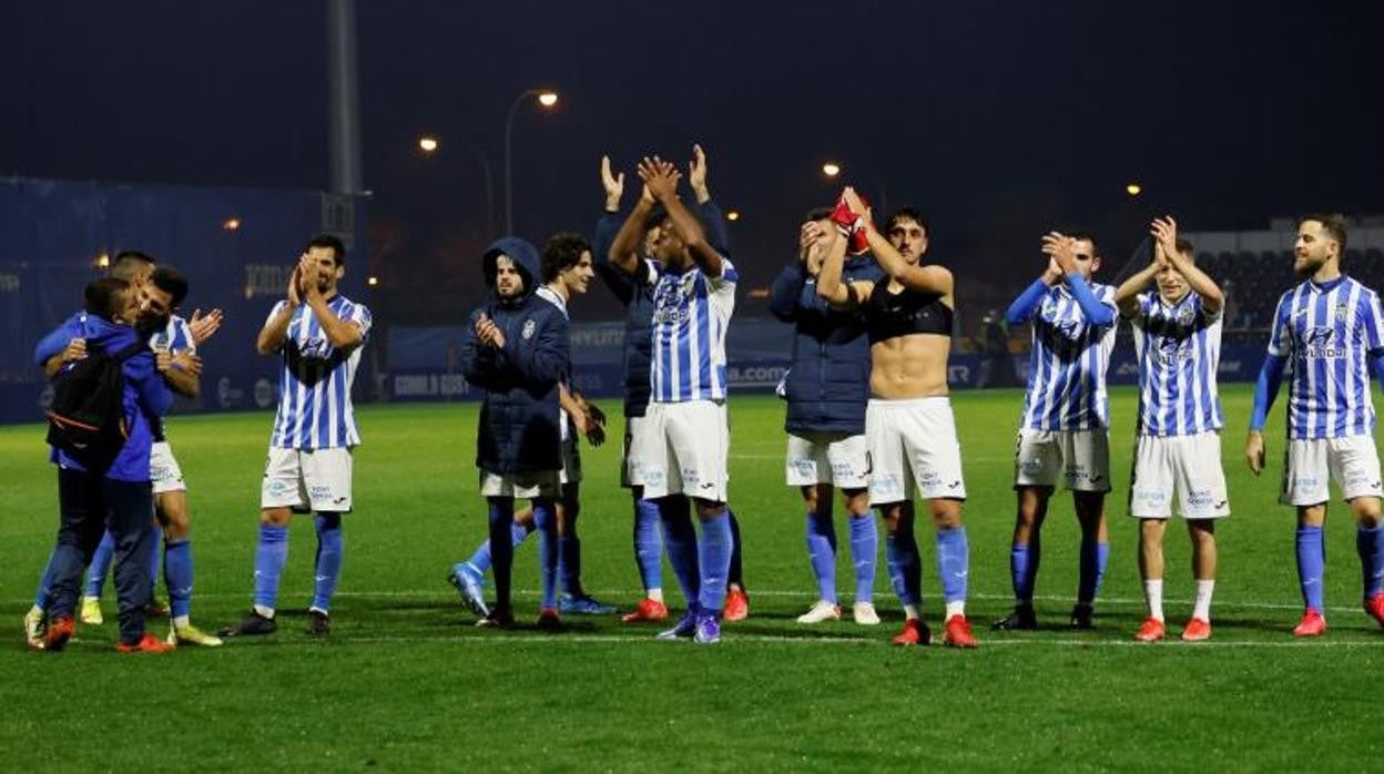 Los jugadores del Atlético Baleares celebran la victoria ante el Getafe por 5-0