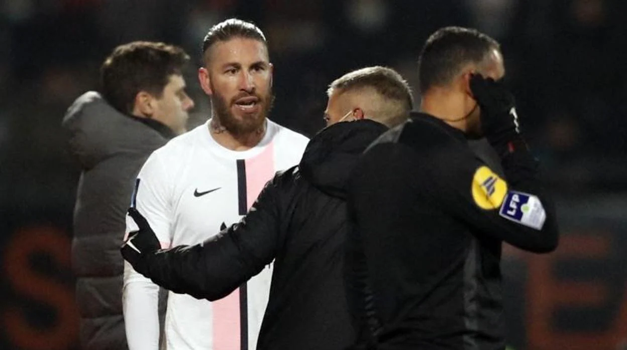 Sergio Ramos expulsado tras ver dos amarillas en cuatro minutos