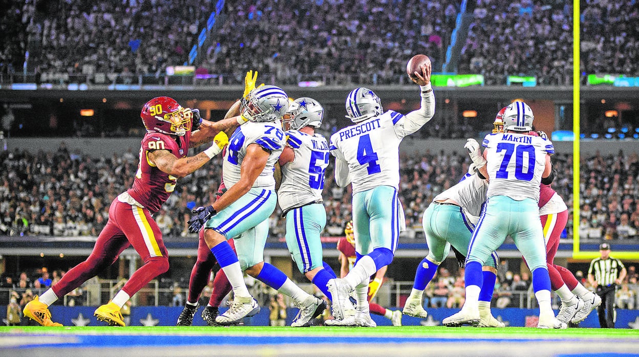 El quarterback de los Dallas Cowboys, Dak Prescott, el domingo durante un partido contra Washington