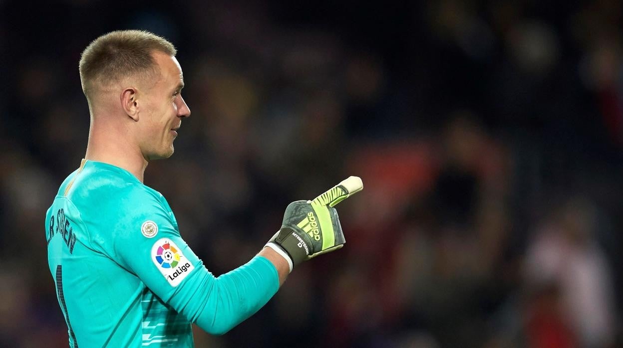 Ter Stegen sonríe tras una buena intervención