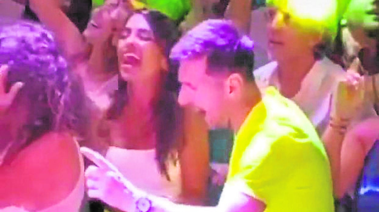 Messi y su esposa, en una fiesta en Rosario