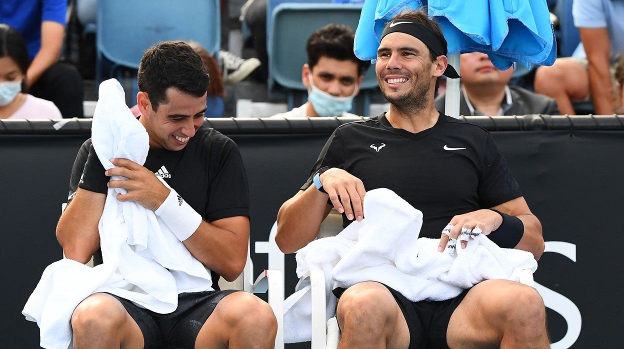 Munar y Nadal, en un intercambio en el partido de dobles del ATP 250 de Melbourne