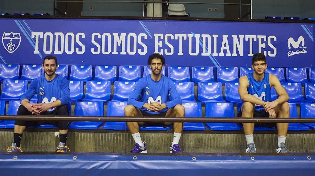 Lucas Faggiano, Javi Beirán y Emil Stoilov posan para ABC al término de un entrenamiento