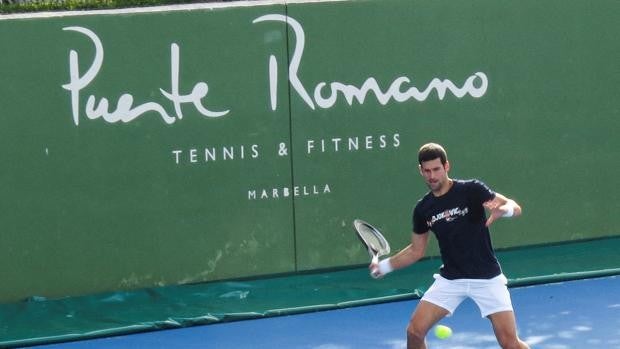 La presencia de Djokovic en Marbella en fin de año, otro desliz en sus argumentos