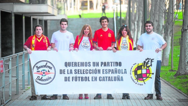 Barcelona con la Selección celebra el regreso de España a Cataluña