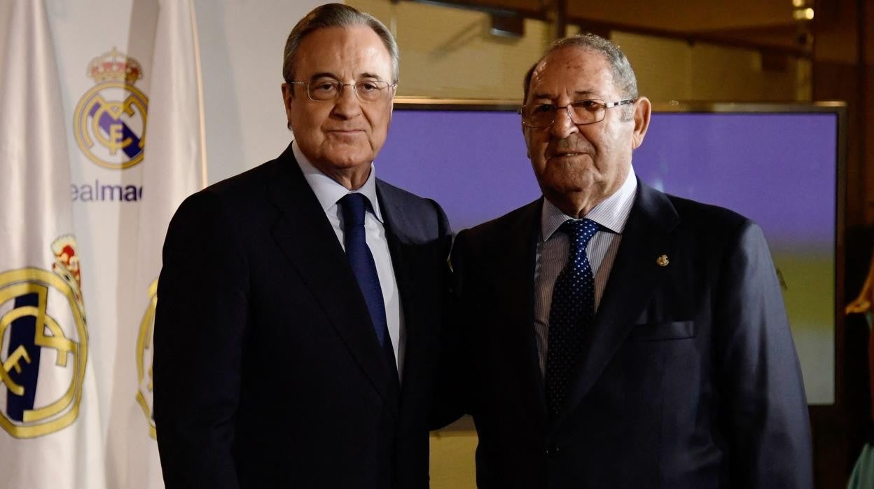 Gento, junto a Florentino Pérez ya como presidente de honor del Real Madrid