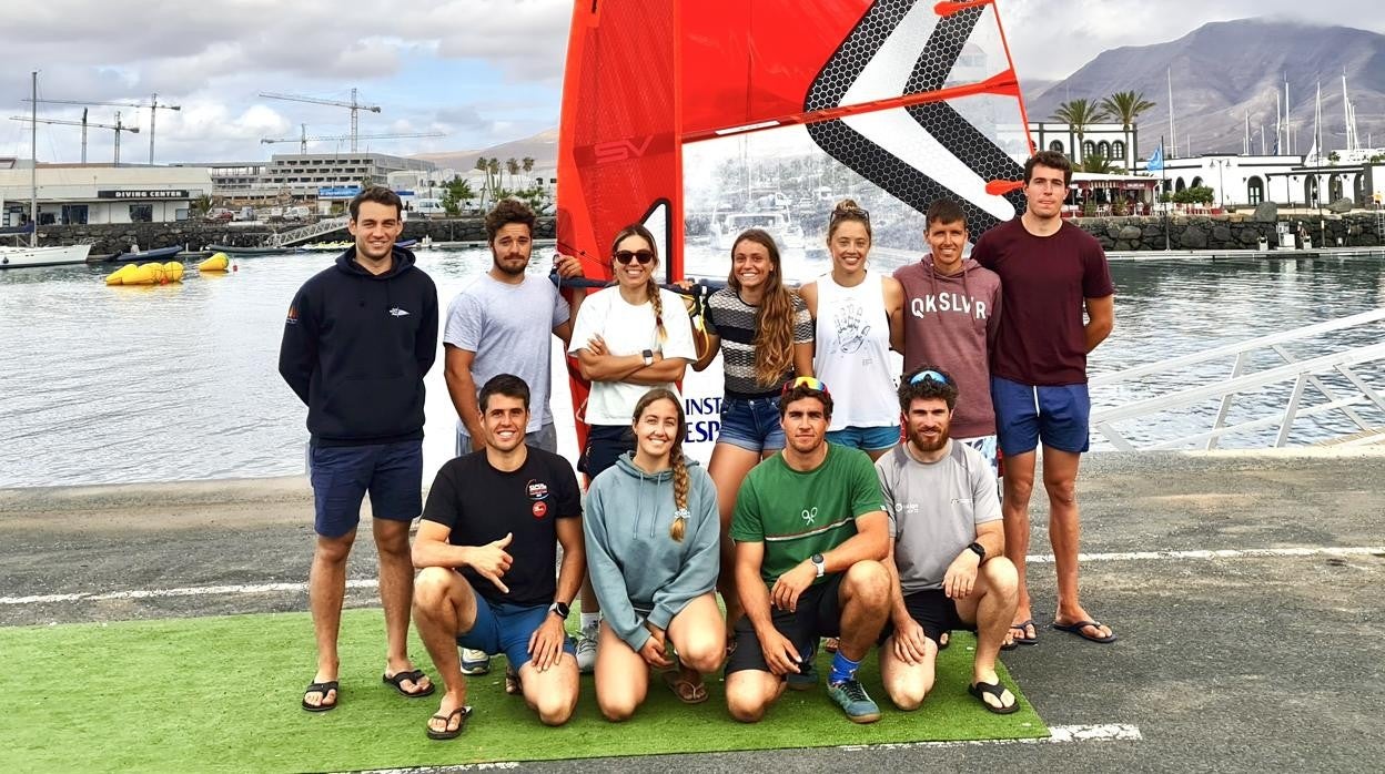 De izquierda a derecha fila superior: Jose Luis Boronat, Ángel Granda, Blanca Manchón, Andrea Torres, Nicole van ver Velden, Mateo Sanz y Jorge Aranzueque. Fila inferior: Tomás Vieito, Pilar Lamadrid, Fernando Lamadrid y Marcos Fernández.