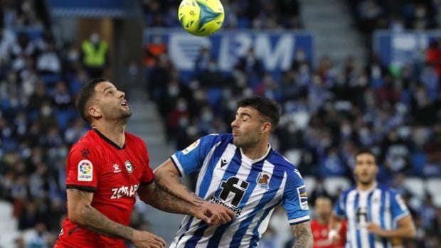 Un gol de Zubimendi mantiene en la pelea europea a la Real Sociedad