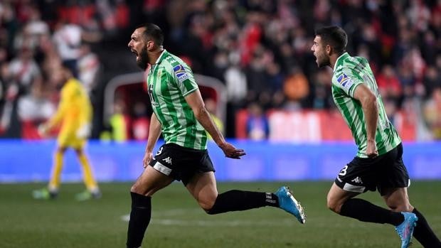 Iglesias y Carvalho acercan al Betis a la final