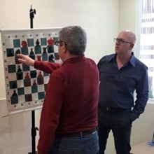 El psicólogo Juan Antonio Montero (derecha), en uno de sus talleres