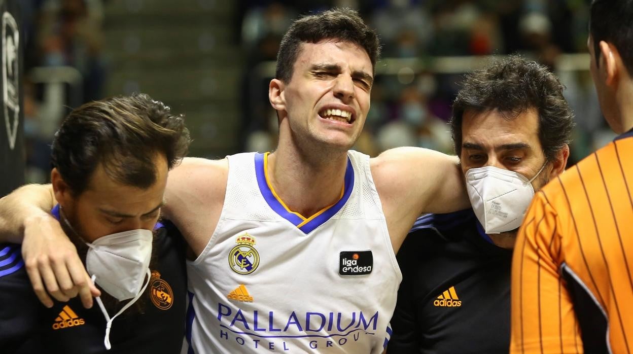 Alocén, tras lesionarse ayer en el partido contra el Unicaja