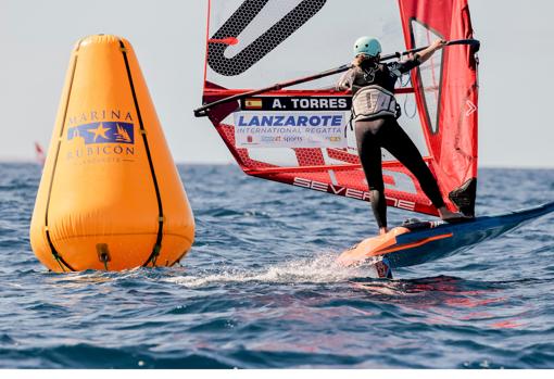 Gran nivel en el equipo femenino español de iQFoil