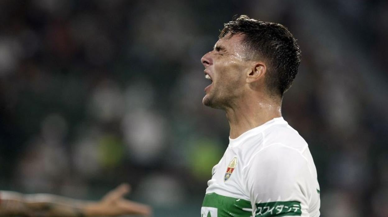 El Elche remonta al Rayo y se olvida del descenso