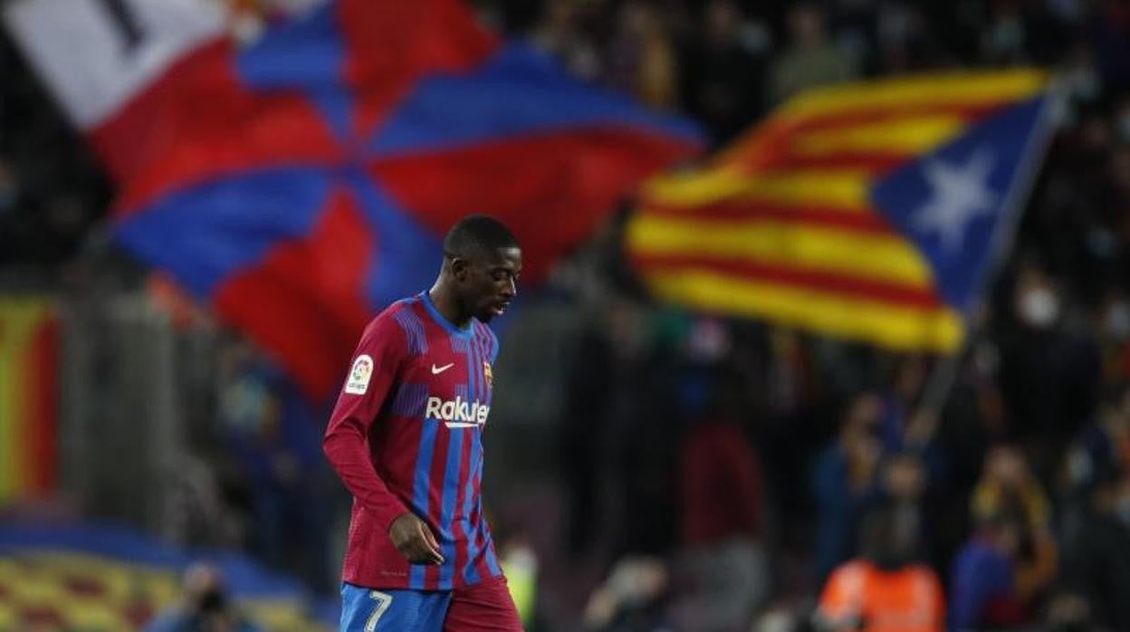 Ousmane Dembélé fue silbado cuando saltó al terreno de juego y posteriormente aplaudido