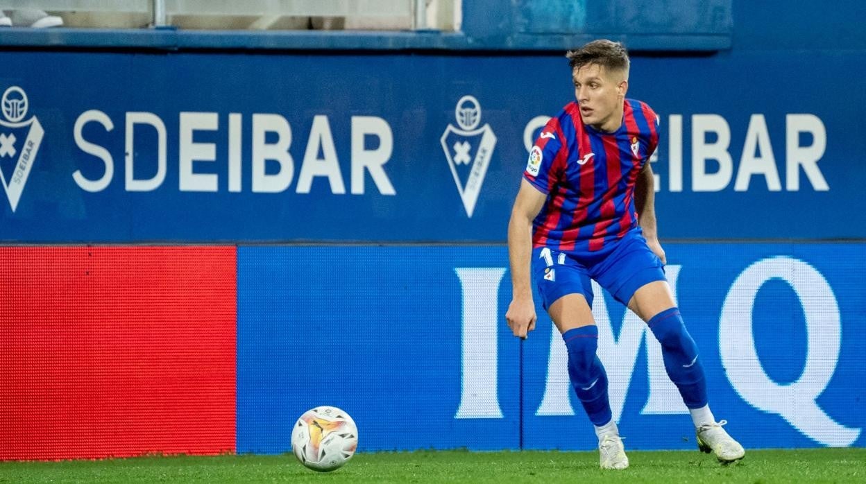 El Eibar toma aire en el liderato