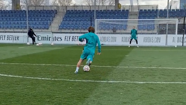 Escandaloso gol de Modric en el entrenamiento previo al PSG