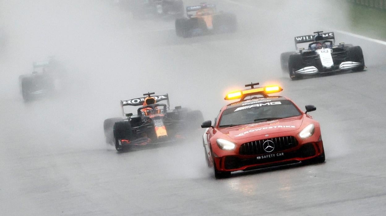 Los monoplazas, tras el safety car