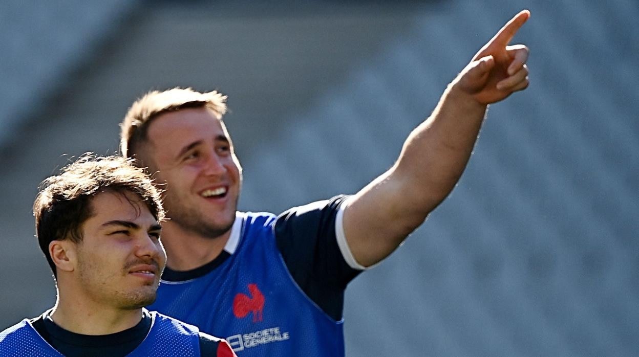 Antoine Dupont y Dylan Cretin, en el estadio de Saint-Denis