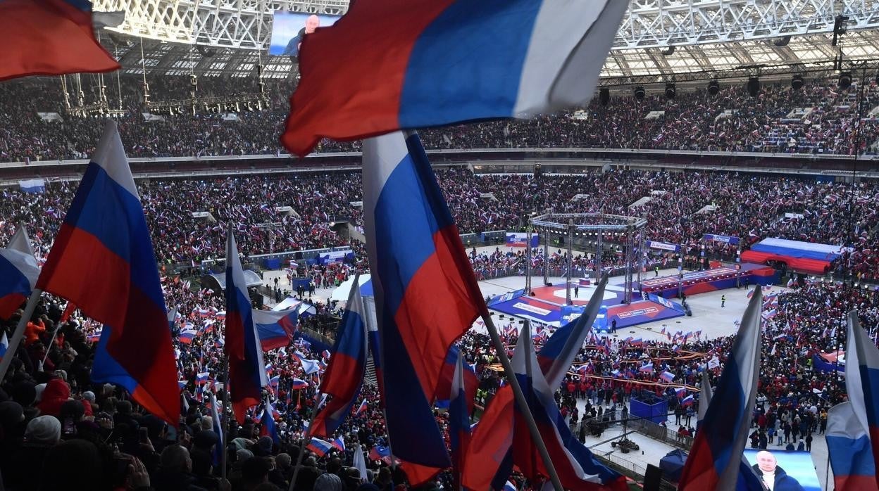 Vladimir Putin se dio un baño de masas en el moscovita estadio Luzhniki