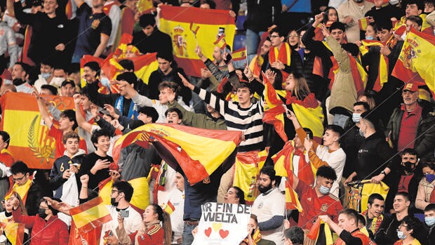 La otra Cataluña celebra el regreso de la selección