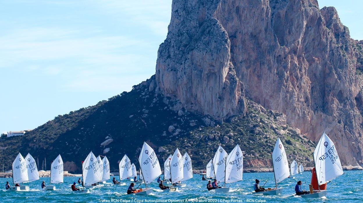 Valencia manda en la cita de Optimist en Calpe