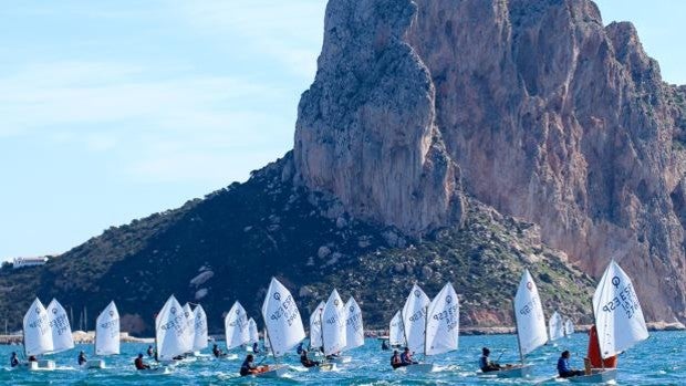 Valencia manda en la cita de Optimist en Calpe