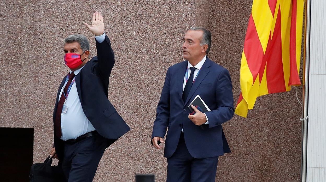 Joan Laporta y Rafa Yuste salen de las oficinas del Barcelona