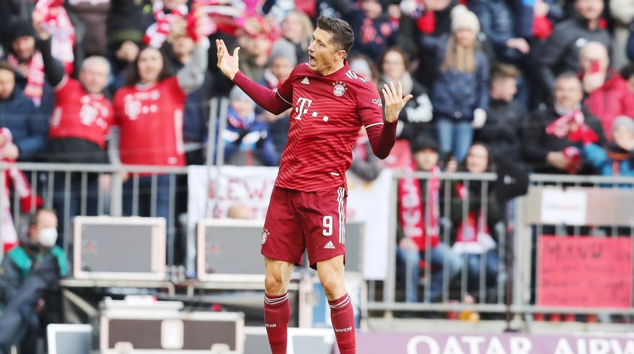 Lewandowski se queja durante un partido del Bayern