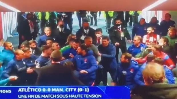 La Policía tiene que separar a jugadores del Atlético y del City en el túnel de vestuarios