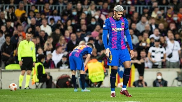 El Barcelona muere humillado y abandonado