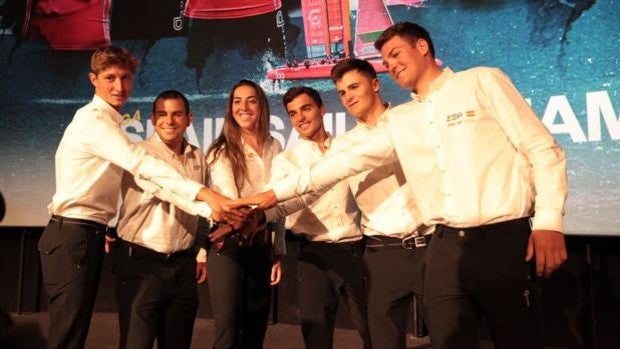 El «Victoria» se presentó en Madrid con la tripulación de la próxima temporada