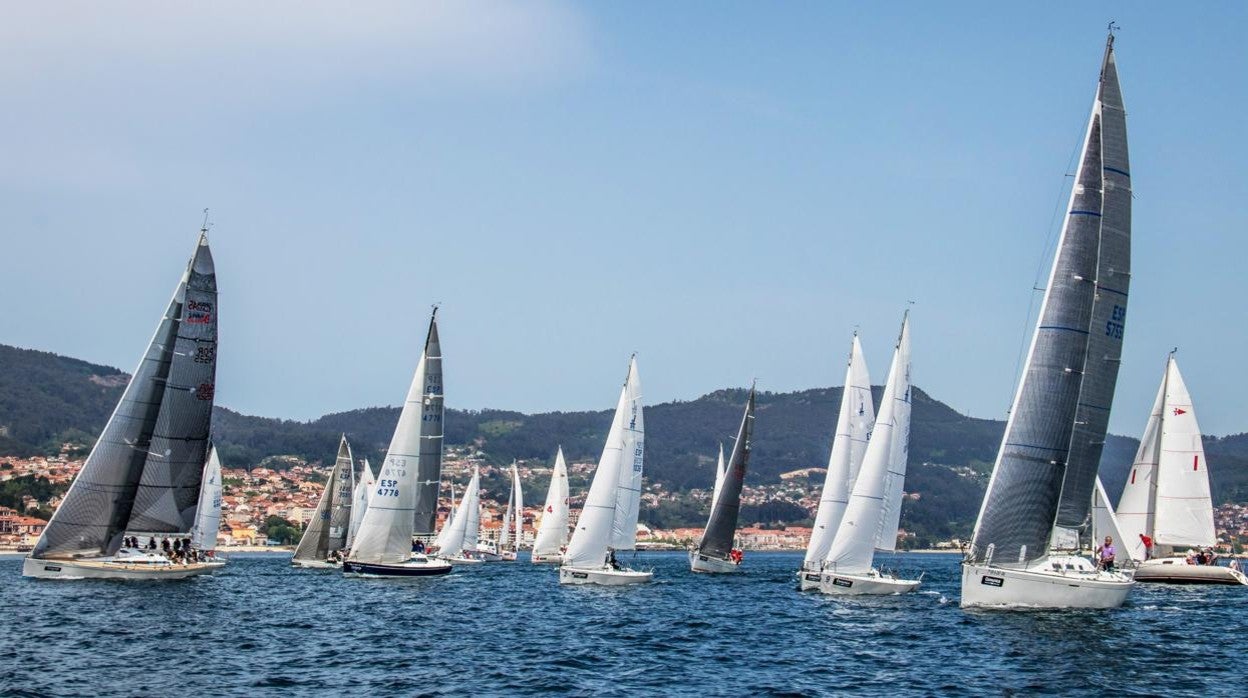 El Trofeo Comunica saca a escena a más de 40 barcos por las rías de Vigo y Pontevedra