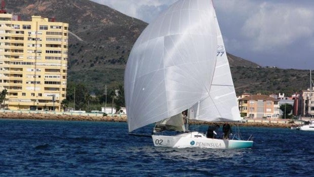 «Península» se adelanta en el autonómico de J80 que ha comenzado en La Línea