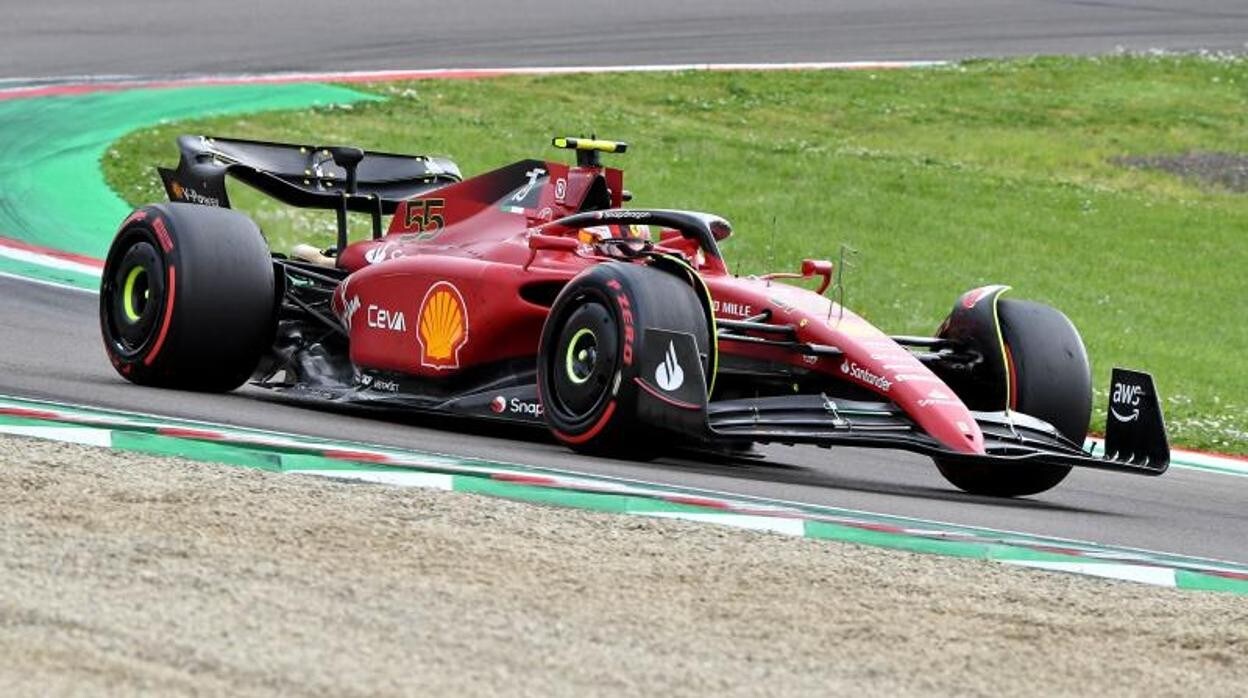 Colosales Sainz y Ferrari, remontada al esprint en Ímola