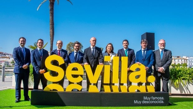 Gran expectación en la presentación de la final de la Europa League en Sevilla