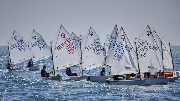 Pedro Adán y Blanca Ferrando revalidaron el título autonómico de Optimist