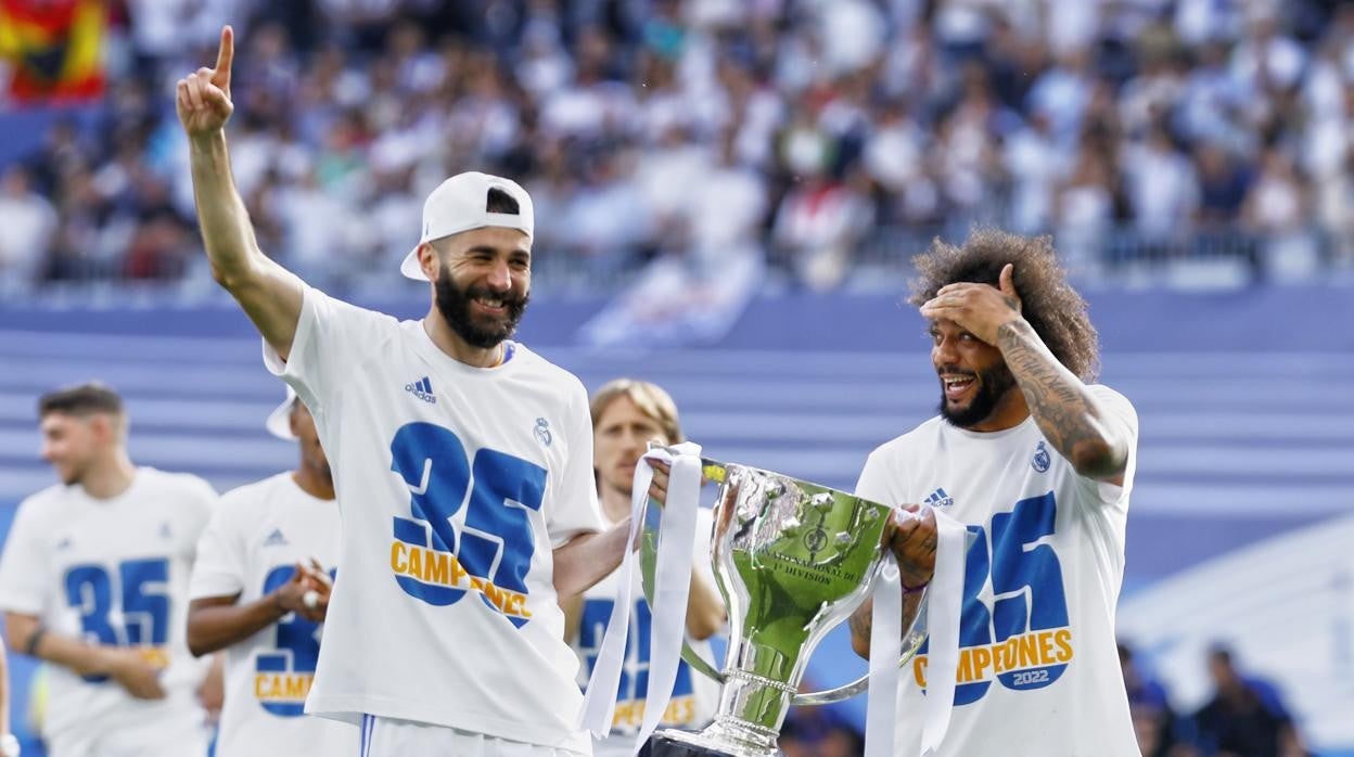 Benzema y Marcelo celebran la consecución del 35º título liguero