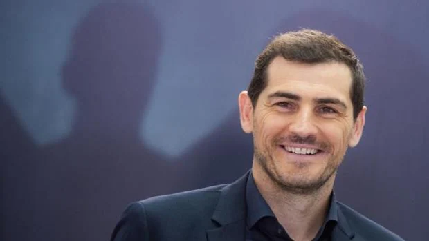 Iker Casillas hace su propio CIS en Twitter y se olvida de Ciudadanos