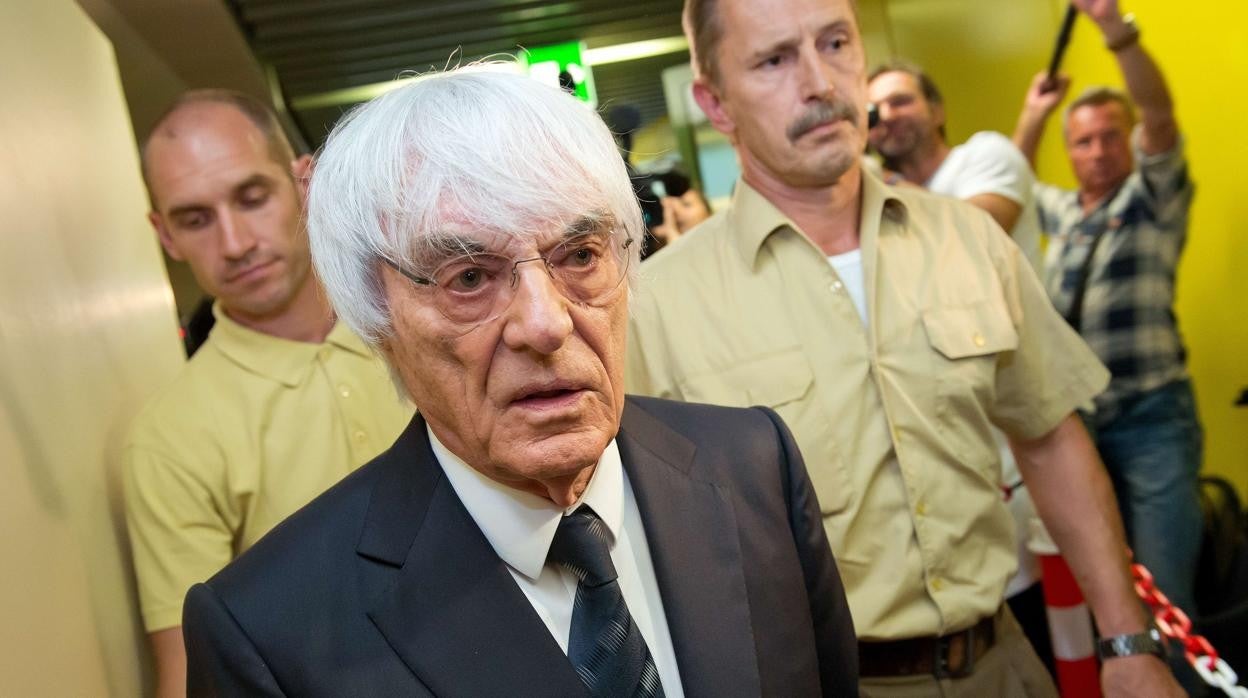 Ecclestone, detenido y puesto en libertad por posesión de armas