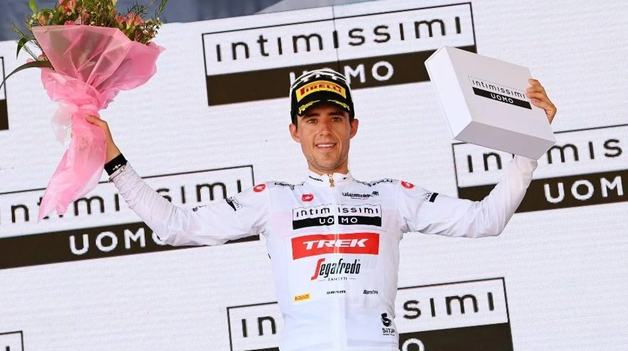 Juanpe López con la maglia bianca del Giro